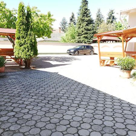 Imola És Andrea Apartmanház Hajduszoboszlo Exterior foto