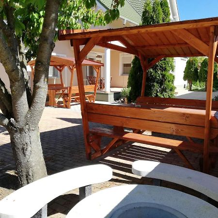 Imola És Andrea Apartmanház Hajduszoboszlo Exterior foto