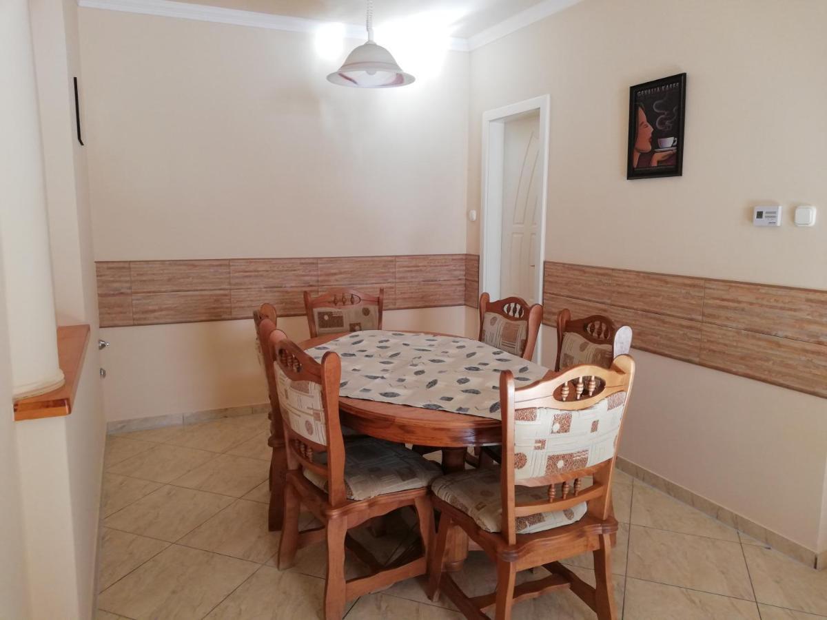 Imola És Andrea Apartmanház Hajduszoboszlo Exterior foto