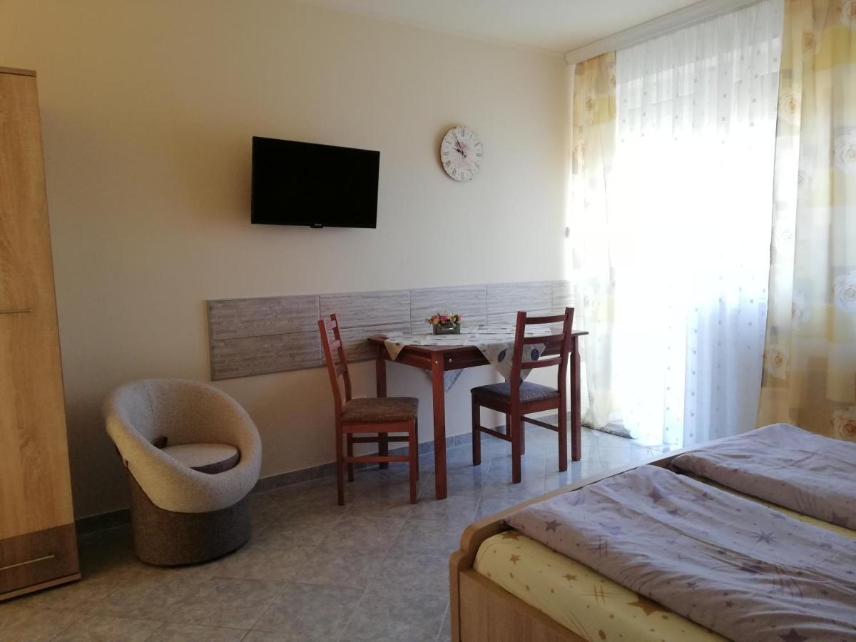 Imola És Andrea Apartmanház Hajduszoboszlo Exterior foto