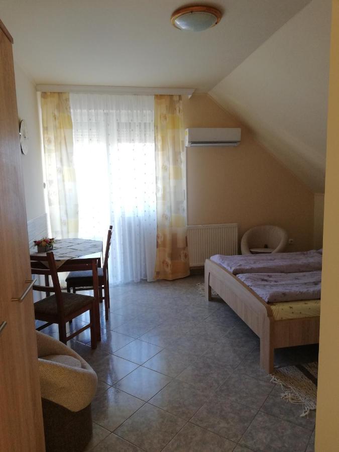 Imola És Andrea Apartmanház Hajduszoboszlo Exterior foto