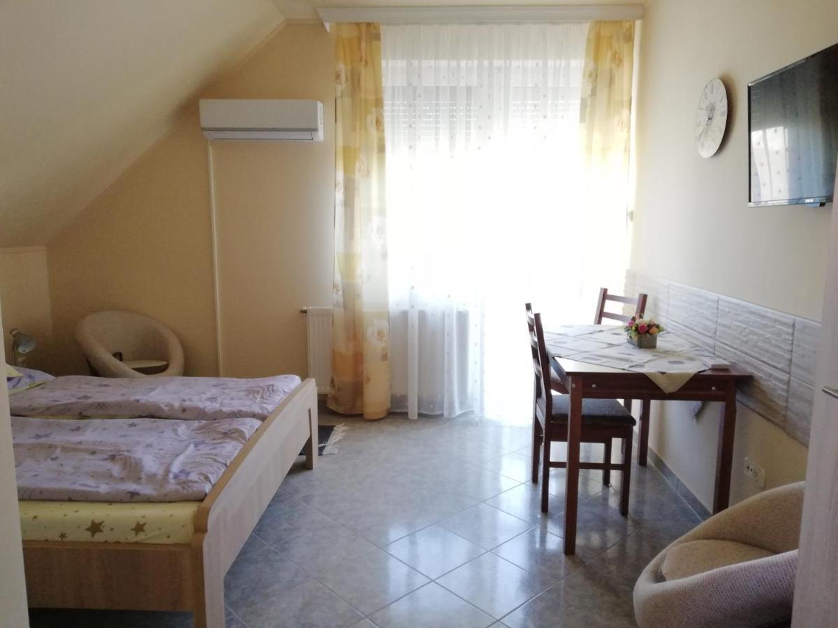 Imola És Andrea Apartmanház Hajduszoboszlo Exterior foto
