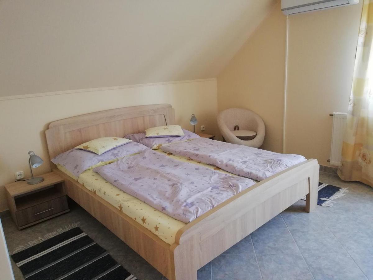 Imola És Andrea Apartmanház Hajduszoboszlo Exterior foto