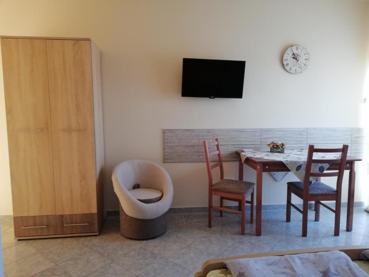 Imola És Andrea Apartmanház Hajduszoboszlo Exterior foto