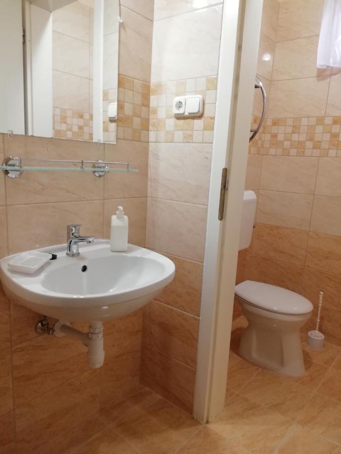 Imola És Andrea Apartmanház Hajduszoboszlo Exterior foto