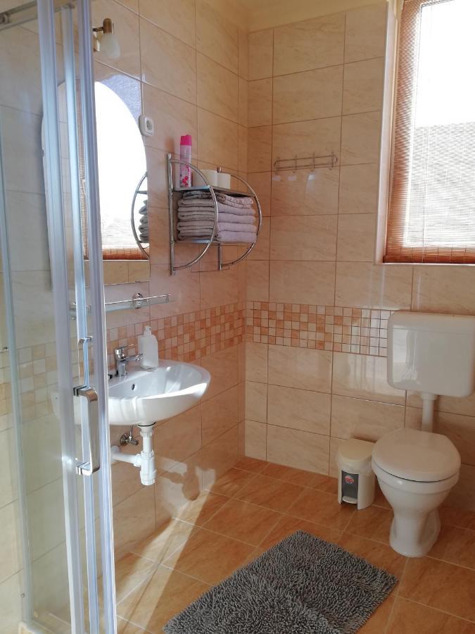 Imola És Andrea Apartmanház Hajduszoboszlo Exterior foto