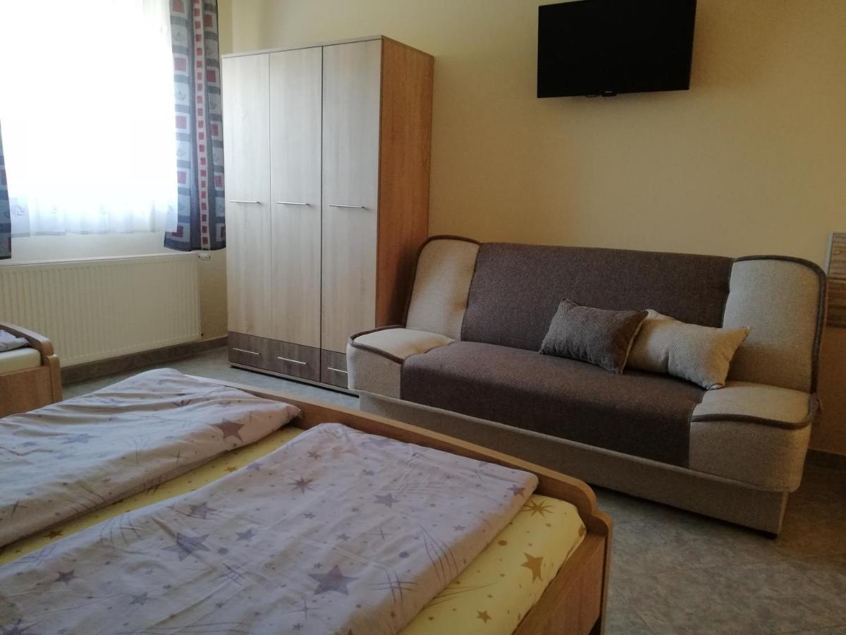 Imola És Andrea Apartmanház Hajduszoboszlo Exterior foto