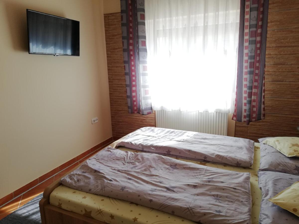 Imola És Andrea Apartmanház Hajduszoboszlo Exterior foto