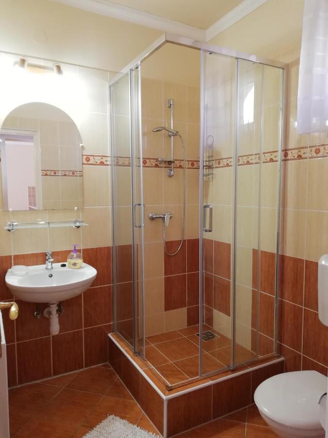 Imola És Andrea Apartmanház Hajduszoboszlo Exterior foto