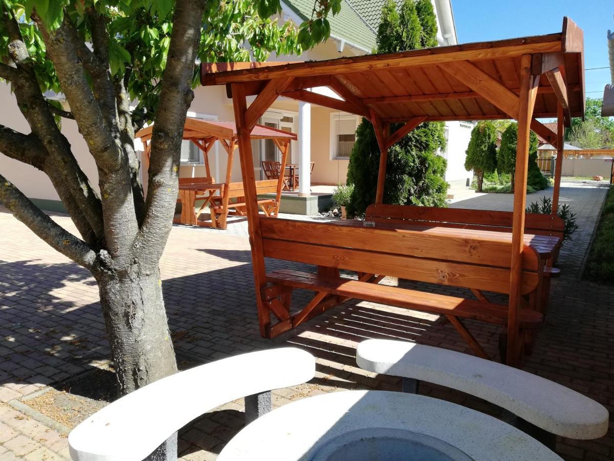 Imola És Andrea Apartmanház Hajduszoboszlo Exterior foto